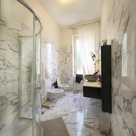 Sleeps 6 With Air Con Appartement Cernobbio